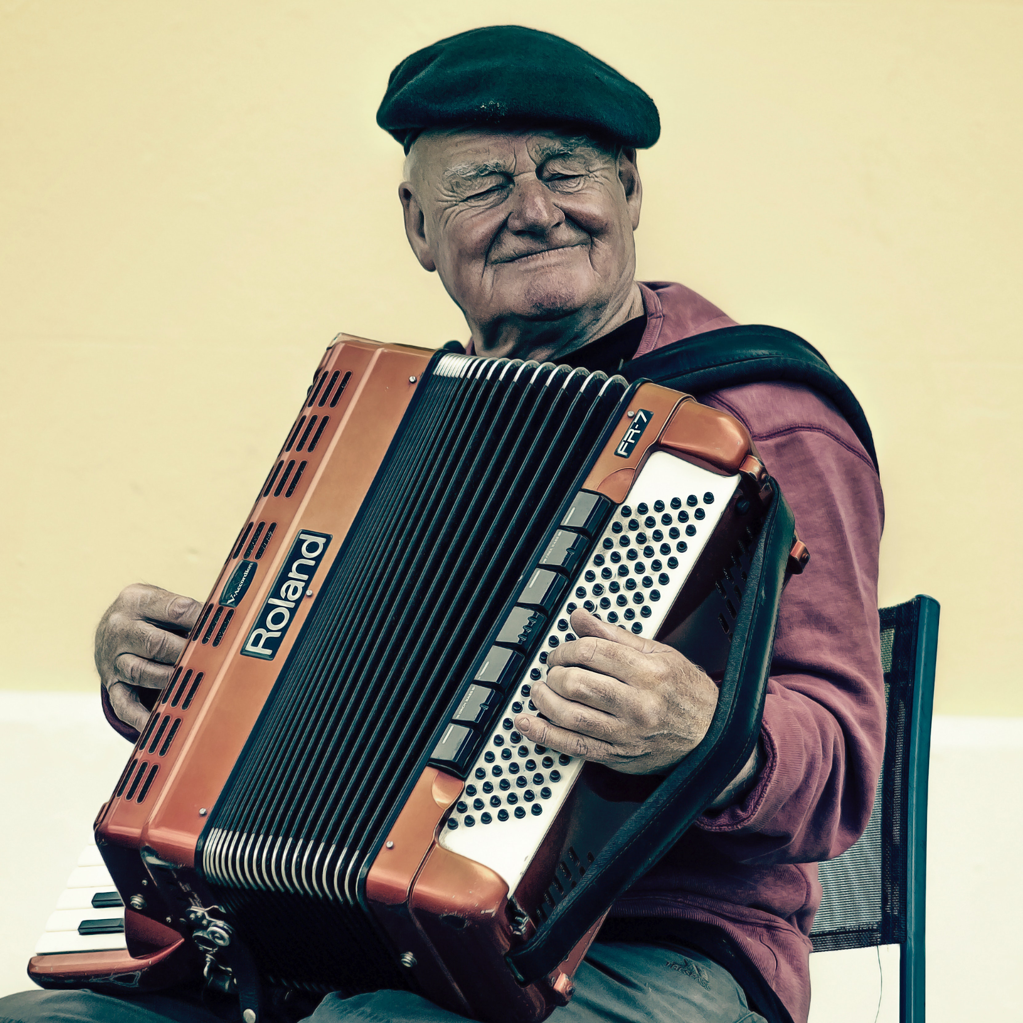 accordion-elderly-man-228842